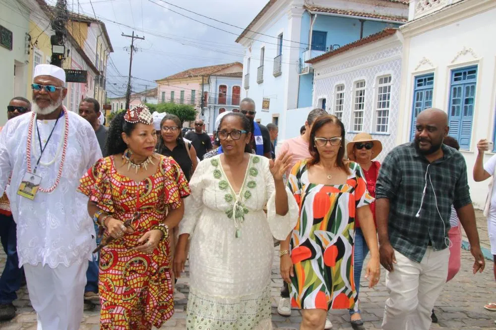 A cidade de Cachoeira recebeu a visita da Rainha Diambi Kabatusuila, monarca do povo Bakwa Luntu, da República Democrática do Congo