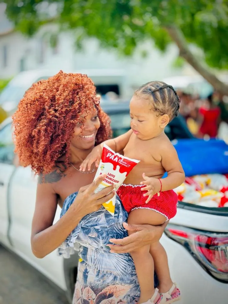 Prefeitura de Cruz das Almas distribui 2,5 mil litros de leite e fortalece segurança alimentar