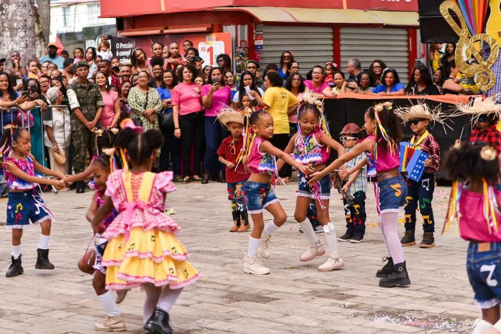 Arraiá do Laranjinha atrai turistas e recebe elogios por resgate da tradição junina com crianças