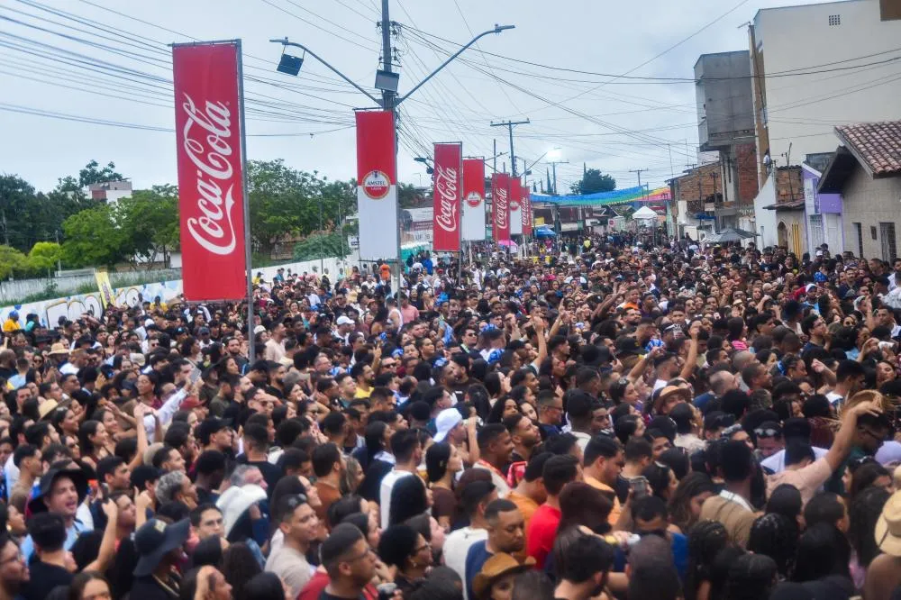 São João de Cruz das Almas 2025 abre com multidão no Circuito Murilo Sena e show histórico de Iguinho e Lulinha