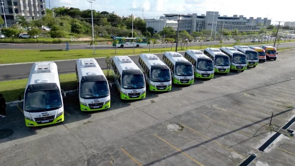 Policlínica Regional de Santo Antônio de Jesus recebe novos micro-ônibus e reforça transporte de pacientes no Recôncavo