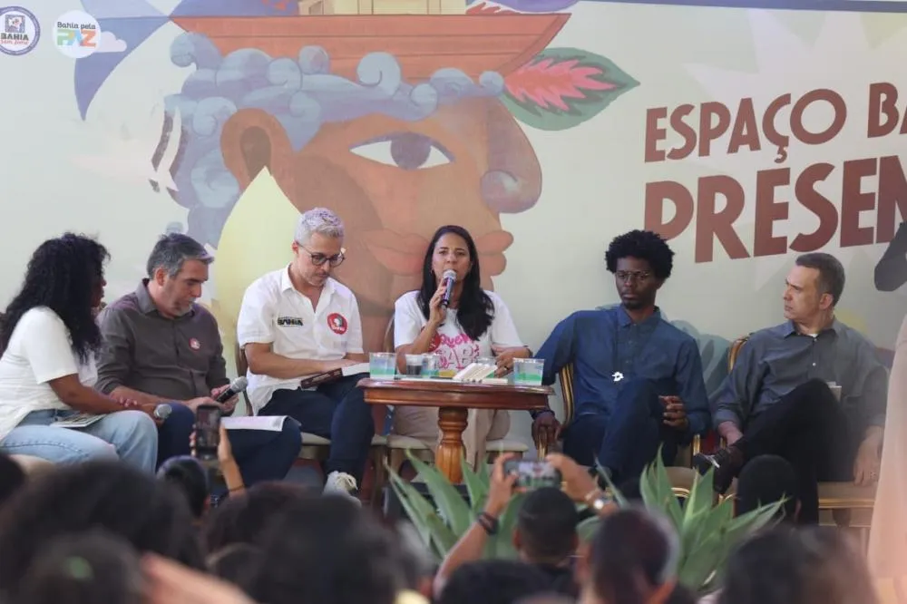 Flica 2025 debate leitura e escrita como políticas públicas na formação cidadã