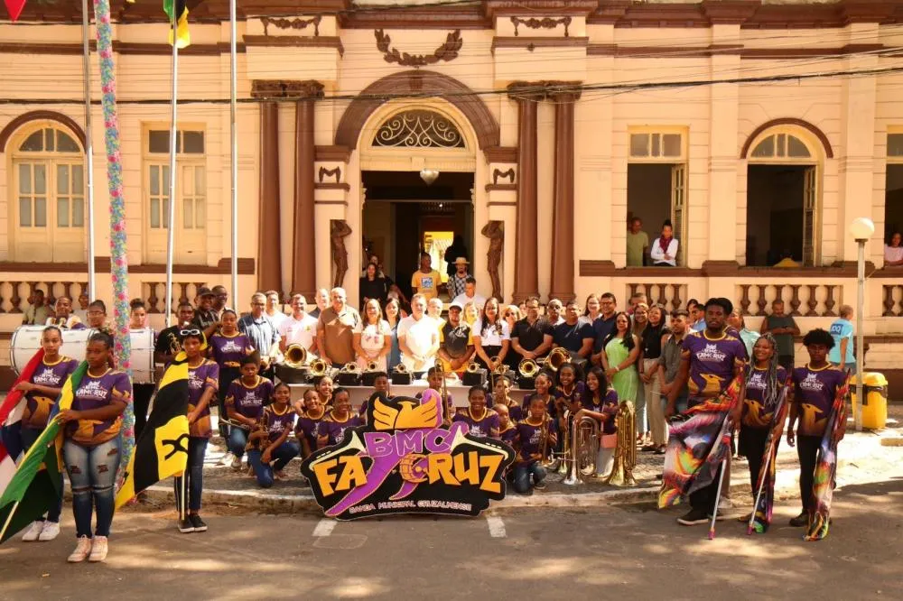 Prefeitura entrega novos instrumentos para a FamCruz