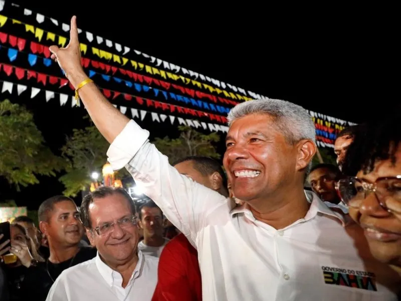 Jerônimo prestigia festejos juninos pelo interior do Estado