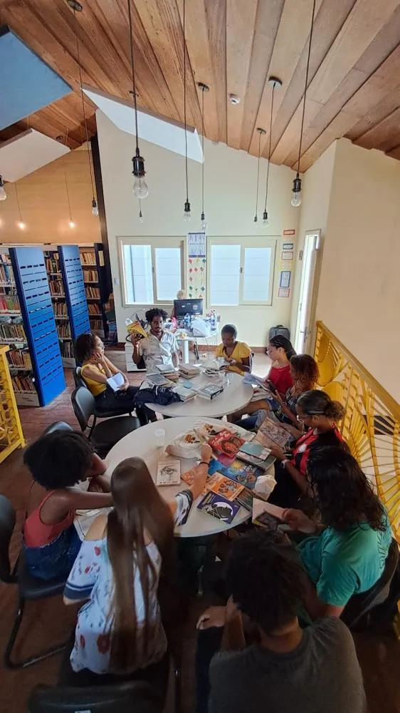 A cena literária do Recôncavo Baiano revolucionada por movimento cultural e artístico liderado por jovens negras