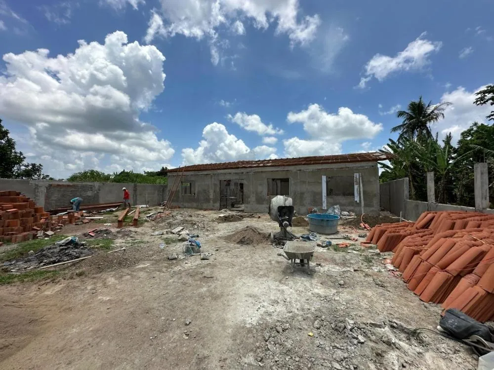 Prefeitura de Cruz avança 50% na construção da nova Creche do Combê, que beneficiará famílias da Zona Rural