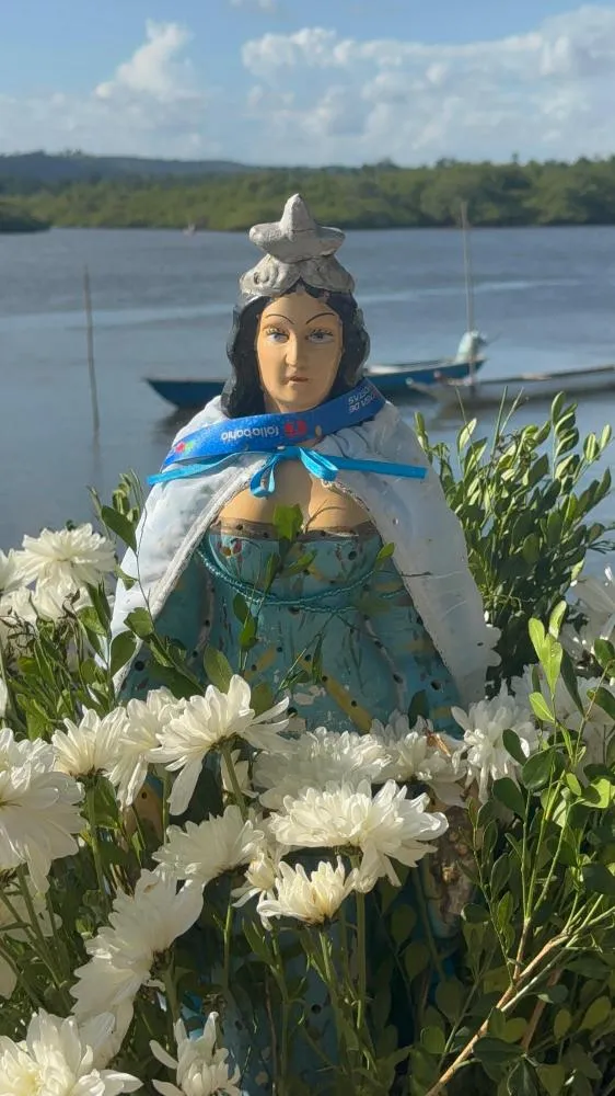 Na tarde de domingo, 2 de fevereiro de 2025, a comunidade de Santiago do Iguape, em Cachoeira, celebrou com fervor e devoção a tradicional Festa de Iemanjá